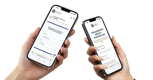 alumno simulando su beca uss en su celular