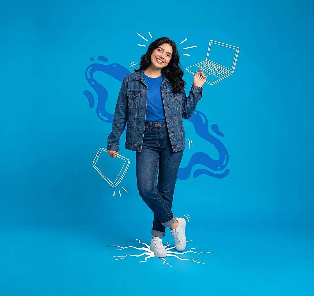 Estudiante sonriendo con ilustraciones digitales y laptop sobre fondo azul.